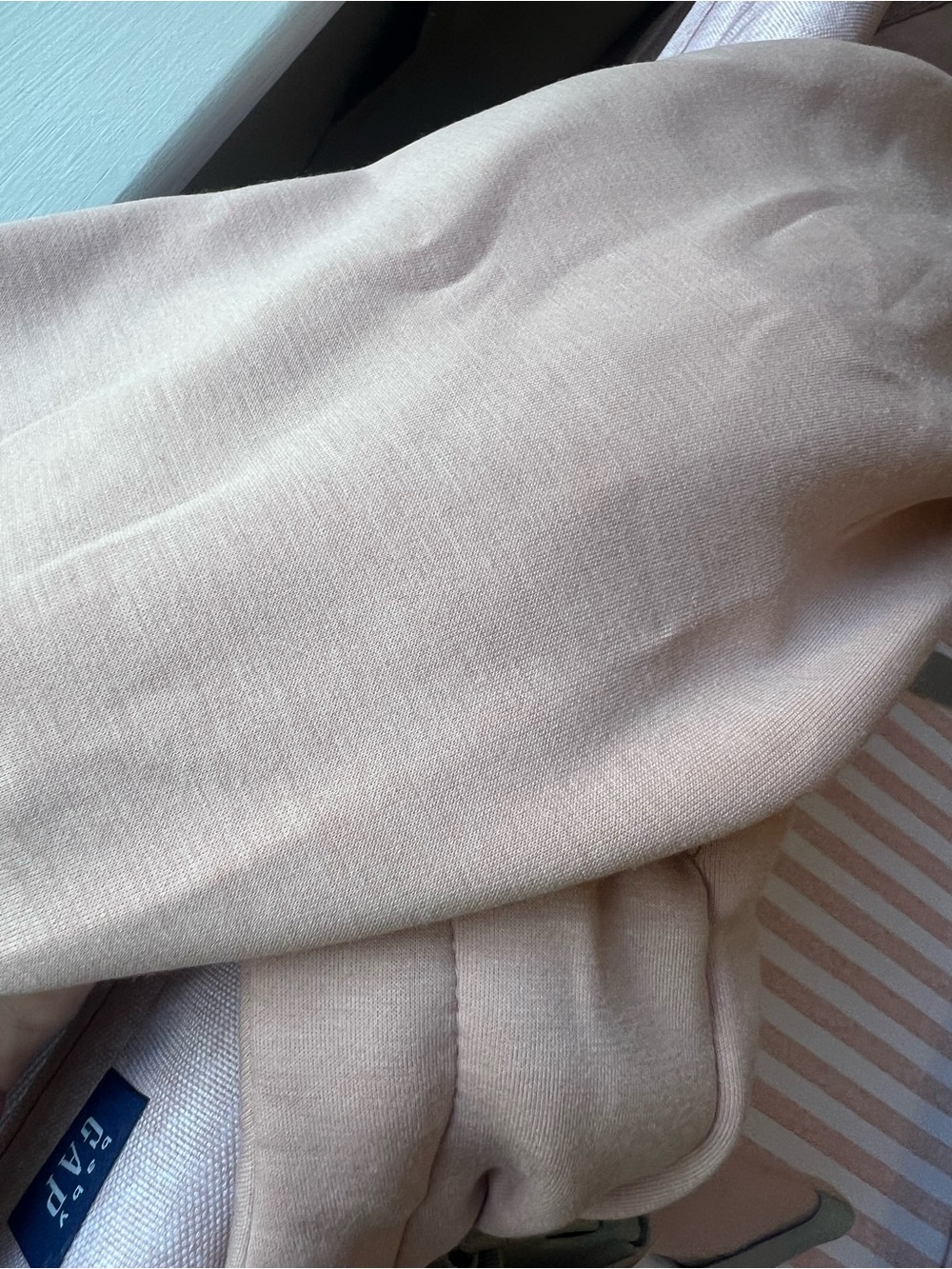 Ergobaby carrier in pink - Picture 4 of 5